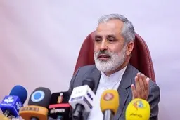 
ادعا‌های آقایان درمورد حذف نام امام از قطعنامه ۲۲ بهمن، خنده‌دار است