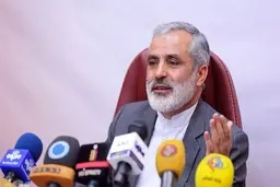 
ادعا‌های آقایان درمورد حذف نام امام از قطعنامه ۲۲ بهمن، خنده‌دار است