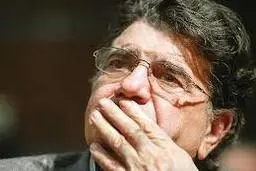 درهای بسته ی آرامگاه شجریان به روی مردم باز نشد