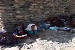 کلاس درسی  زیر آسمون خدا در سیستان وبلوچستان + ویدئو