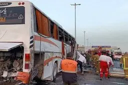 انحراف اتوبوس حامل دانش‌آموزان در جاده قزوین