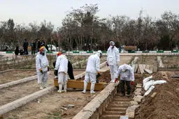 
در صورت بدتر شدن شرایط کرونایی، ظرفیت سردخانه‌ها احتمالا کفایت نمی‌کند
