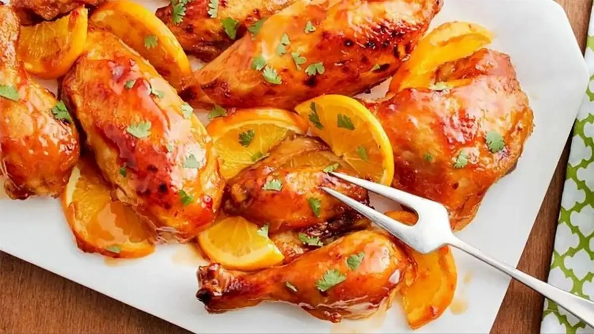 طرز تهیه مرغ کاراملی | اگه مرغ رو اینطوری درست کنی مهمونات انگشتاشون رو هم می‌خورن +ویدئو