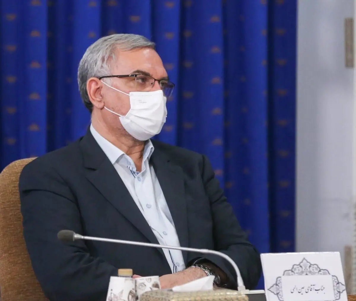 کاشت ناخن و مژه برای تمامی پرسنل بیمارستانی ممنوع شد | صحبت های بهرام عین اللهی وزیر بهداشت در اینباره چیست؟
