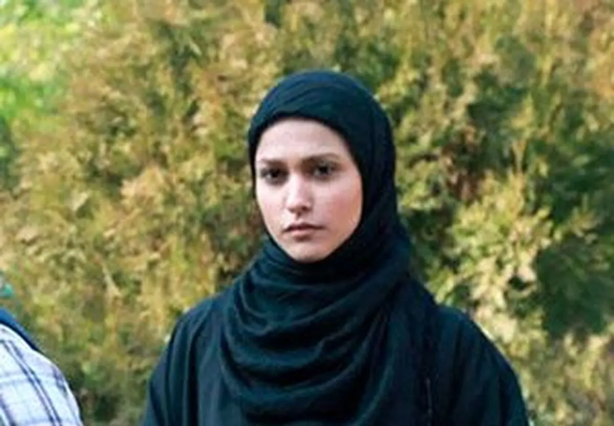 آدرینا صادقی در خانه‌اش +عکس