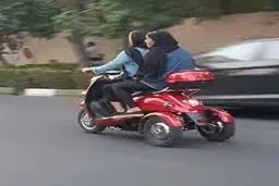 موتورسواری زنان؛ حقی که ۲۵ سال در صف تأیید ماند | کامبیز نوروزی: حق موتورسواری زنان در قانون به رسمیت شناخته شده