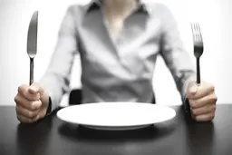 شب ها گرسنه نخوابید | بلایی که گرسنه خوابیدن بر سرتان می‌آورد