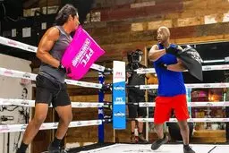 مسابقات رسمی مبارزه با بالش!+ویدئو