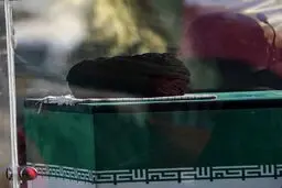 پیکر رهبر شهید انقلاب و خانواده ایشان در حرم حضرت عباس(ع)+ عکس