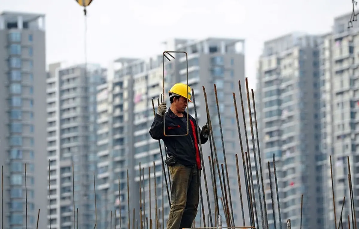 واکنش رئیس اتاق ایران و چین به ورود کارگران چینی برای ساخت مسکن: کارگر ایرانی ارزان‌تر است