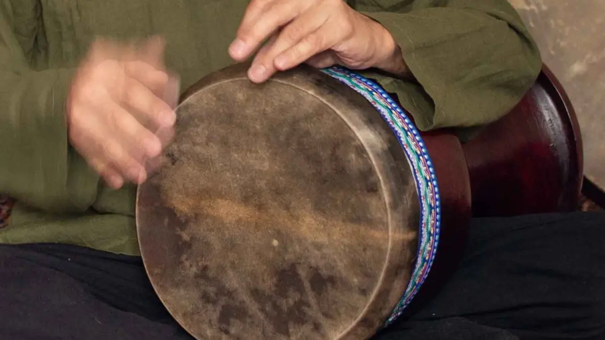 درگذشت جمشید شمیرانی، استاد تمبک ایران | وداع با نوازنده‌ای که ریتم و روح موسیقی ایرانی را زنده کرد