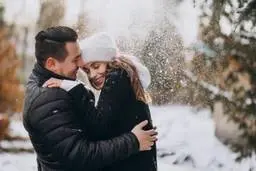 کاهش استرس با آغوش گرفتن همسر! | رفع خانگی اضطراب!