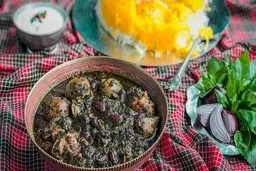 طرز تهیه قرمه سبزی به روش گیلانی ها | اینبار قرمه سبزی و متفاوت بپز