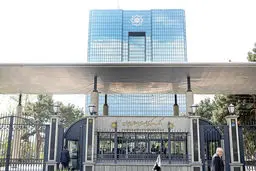 نقش دولت حسن روحانی در تورم با پیشخور کردن منابع |  مخفی کردن شکست بانک مرکزی با عدم انتشار نرخ تورم | «تحریم» و «قطع درآمد نفت»، بی کفایتی دولت ها را نمایان می کند