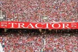 تلاش عجیب هواداران تراکتور برای ورود به ورزشگاه آزادی + ویدیو
