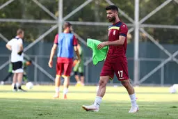 مصدومیت هافبک تیم ملی ایران از ناحیه سر و خروج از زمین