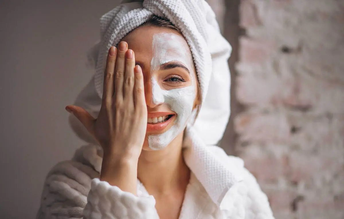 روش‌های پاکسازی پوست | تفاوت‌های روش‌های پاکسازی کلینیکی و غیر کلینیکی +جدول