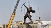 لحظه نصب تندیس آرش کمانگیر در میدان ونک تهران +ویدئو