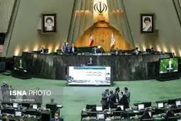 رهبر معظم انقلاب هتک حرمت و توهین به مسئولان اجرایی راحرام و دارای حرمت شرعی دانستند.