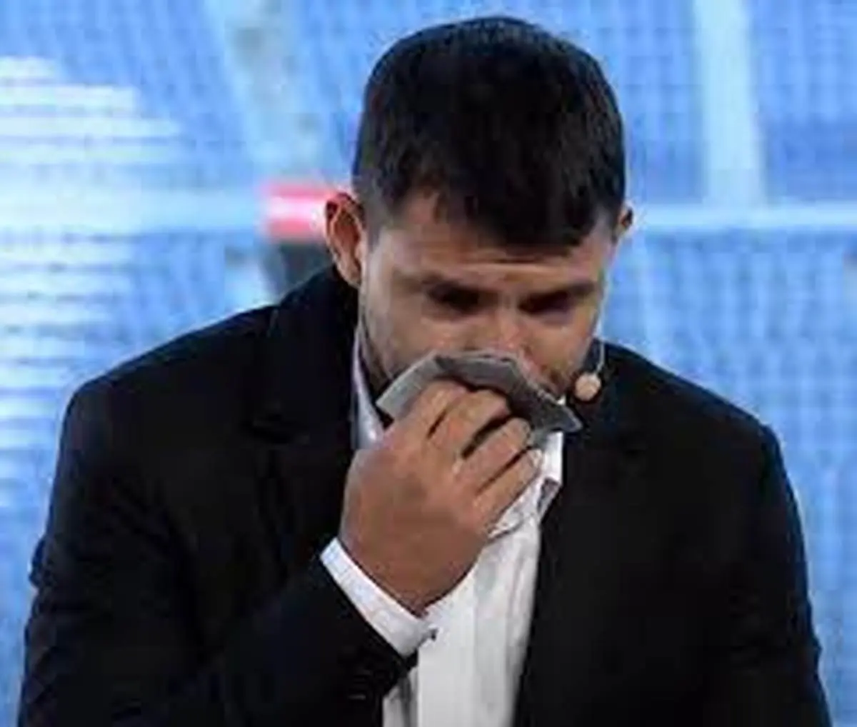 خداحافظی سرخیو آگوئرو با فوتبال، با چشمان گریان | گزارش کامل+ویدئو