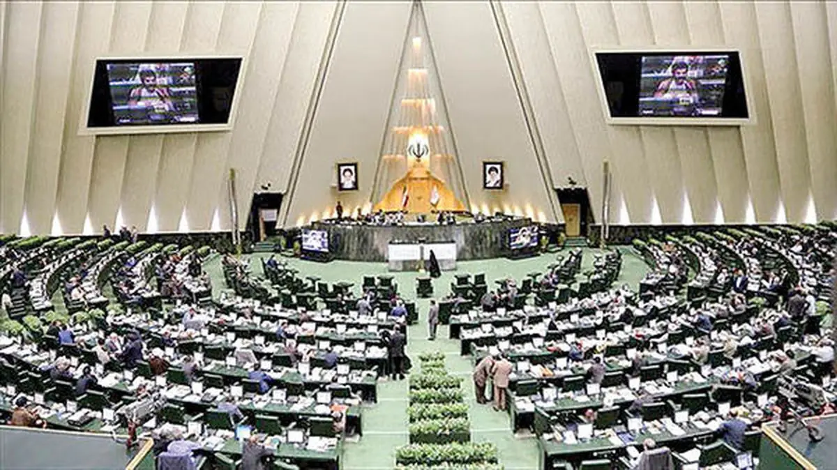 برخورد تند مجلس با دولت | بهارستانی‌ها با ۲۲۱ رأی معرفی رئیس‌جمهوری به قوه قضائیه را تصویب کردند