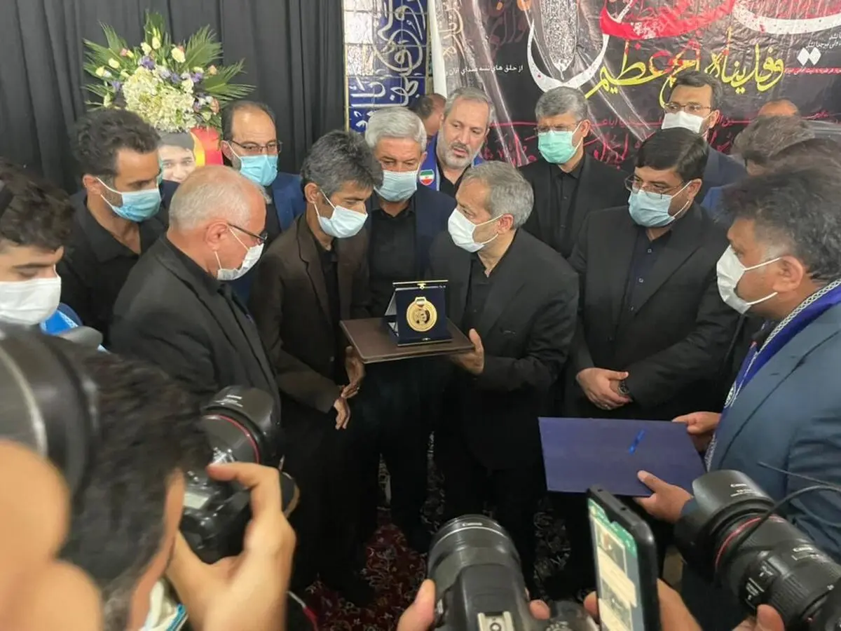 اعطای مدال بین المللی «ایثار و شجاعت» به دانش آموز «شهید علی لندی»