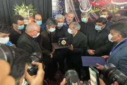اعطای مدال بین المللی «ایثار و شجاعت» به دانش آموز «شهید علی لندی»
