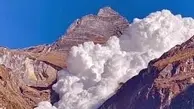 منظره‌ای شگفت‌انگیز از پدیده نادر ریزش ابرها در هیمالیا+ویدئو 