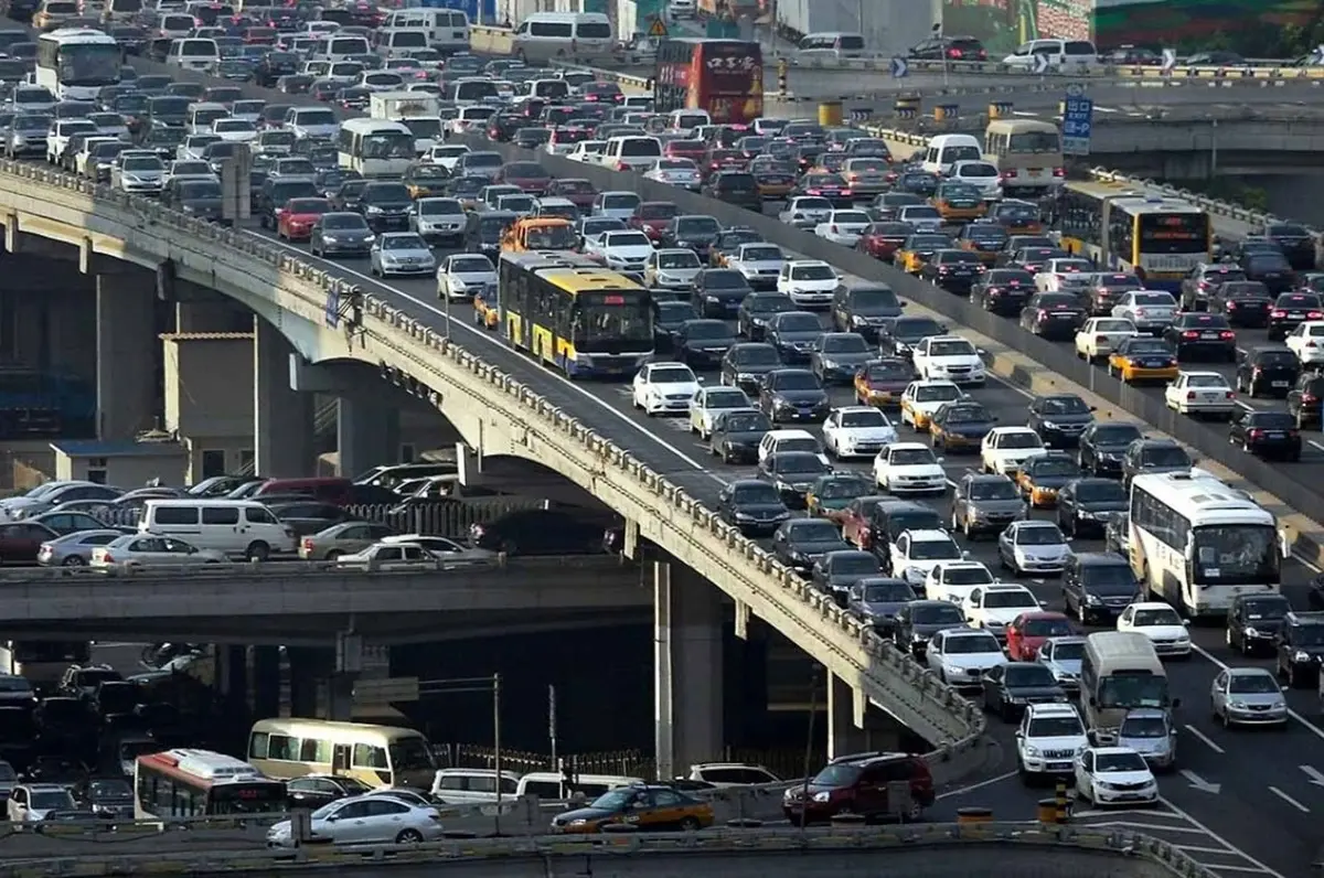 پلیس: رکورد ترافیک تهران در سال ۱۴۰۰ شکسته شد | ۱۷۰۱ کیلومتر مربع ترافیک در پایتخت