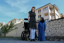 شکستن سه رکورد به دست قد بلند ترین زن جهان