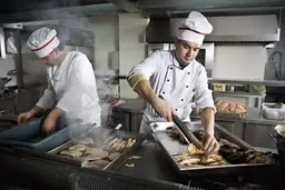 بازگشایی رستوران ها به شکل قبل از کرونا خطرناک است