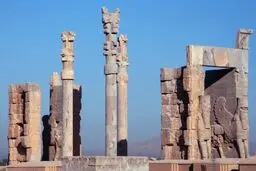 از حفاری تا پیدا شدن کوزه‌های هزاران ساله هخامنشیان +ویدئو