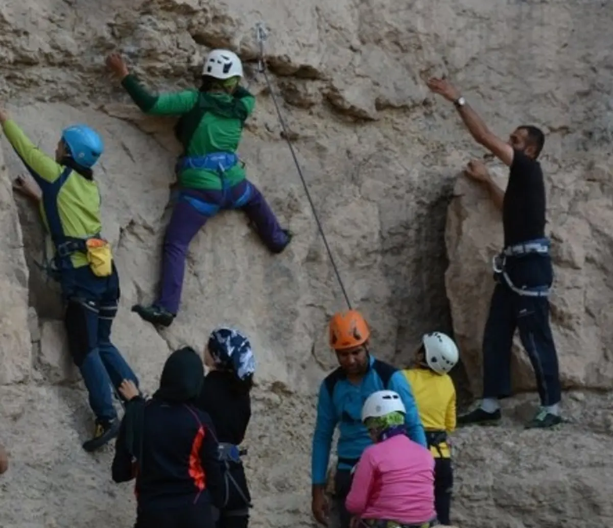  کوهنوردی اصفهان  | محدودیت برای سنگنوردی بانوان  