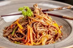 سالاد نودل کره‌ای یک سالاد جدید و متفاوت! | طرز تهیه سالاد نودل کره‌ای +ویدئو