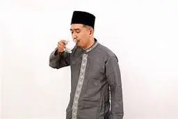 قرآن نوشیدنی ساخت عجیب یک شرکت عربی | آیات قرآنی که می‌توانند در لیوان آب حل شوند +ویدئو
