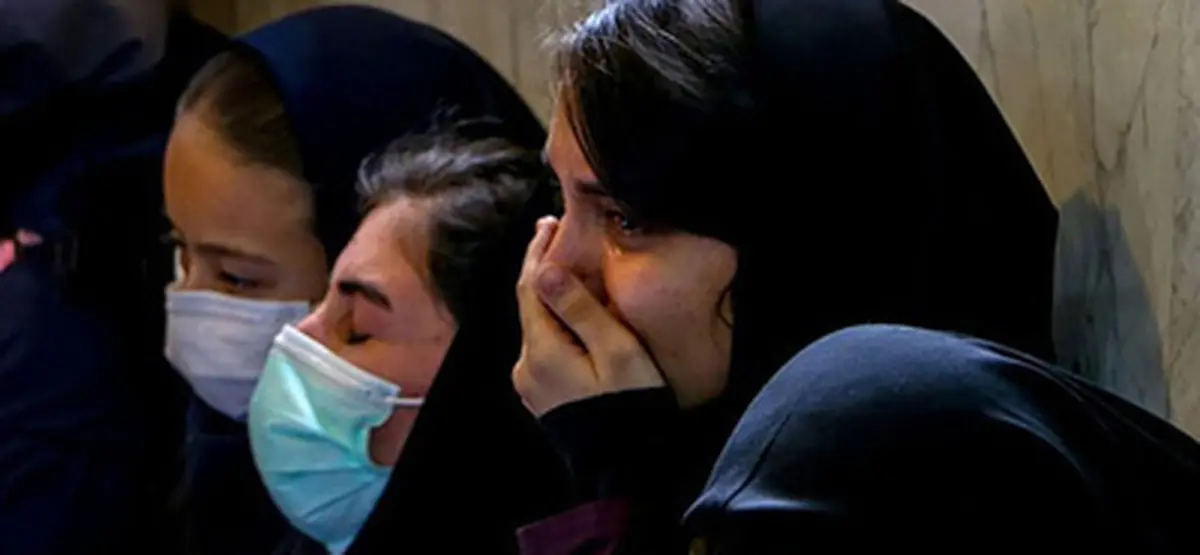 والدین دانش آموزان در دوراهی سلامت یا تحصیل | مادر یک دانش آموز: از مدرسه تماس گرفتند و گفتند اگر دانش‌آموزان نیایند، غیبتی رد نمی‌شود | گفتند با مدارس پسرانه کاری ندارند