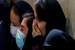 والدین دانش آموزان در دوراهی سلامت یا تحصیل | مادر یک دانش آموز: از مدرسه تماس گرفتند و گفتند اگر دانش‌آموزان نیایند، غیبتی رد نمی‌شود | گفتند با مدارس پسرانه کاری ندارند