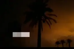 آسمان کرمان سرخ شد | صحنه‌ی عجیب آسمان کرمان، ساعتی قبل+ ویدئو 