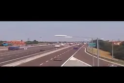 یک انفجار قدرتمند یک کامیون سوخت در بزرگراه چین ، ژجیانگ رخ داد. + ویدئو
