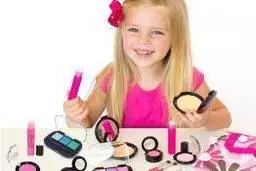 مراقب بلوغ کودکان باشید |  ضربه روحی به کودکان با مصرف لوازم آرایشی