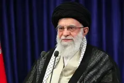 
رهبر معظم انقلاب: در مورد جوان انقلابی، نزدیک انتخابات حرف‌هایی دارم که خواهم زد / بعضی از افراد میانسال مثل جوان‌ها هستند / بعضی‌ها گفته اند که امام در تهران یک امام جمعه ۴۰ ساله را گذاشتند که این حقیر بودم؛ خب همان وقت در کرمانشاه هم یک امام جمعه ۸۰ س