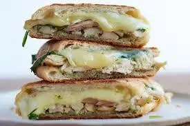 ساندویچ مرغ و پنیر پیتزا با راز آبدار ماندن و عطر بی‌نظیر | طرز تهیه ساندویچ مرغ و پنیر پیتزا +ویدئو