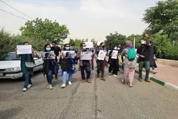 تجمع خبرنگاران مقابل سازمان محیط‌زیست | درخواست استعفای عیسی کلانتری