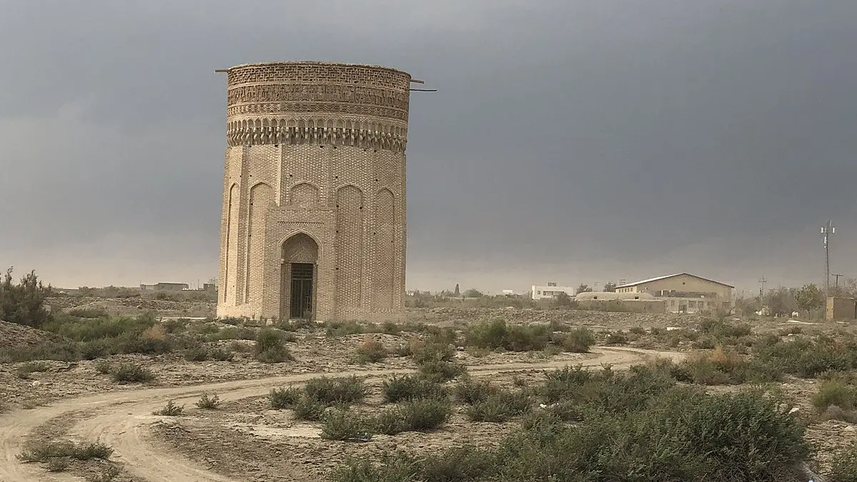 یادگار هزار ساله در قلب کویر | ویدئویی از برج مهماندوست دامغان +ویدئو