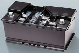 سرقت |  سارق  ۱۰۰ فقره  باطری خودرودستگیرشد