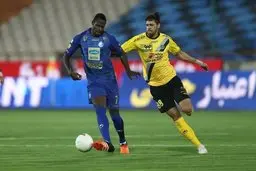 کوزه‌گر از کوزه شکسته آب می‌خورد