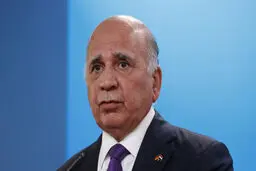 اشاره غیرمستقیم وزیر خارجه عراق به حل مسائل ایران و عربستان |  فواد حسین خواستار برگزاری گفت و گویی با حضور «همه کشورهای همسایه عراق» شد