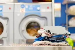 لباس‌هاوظرف های فرد مبتلا به ویروس کرونا چگونه باید تمیز و ضد عفونی شود؟