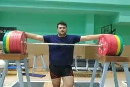 نام قهرمان وزنه‌بردارکه راهی برای کسب درآمدکلاهبرداران شده است