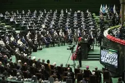 روزنامه جمهوری اسلامی: چرا نمایندگان مجلس یازدهم منتقد دولت شده اند؟ | مگر با طومار ۲۲۰ نفره از رئیس جمهور شدن رئیسی حمایت نکردند؟ | پیش بینی می‌شد عده‌ای از نمایندگان مجلس یازدهم سرانجام زبان به انتقاد باز کنند، ولی نه قبل از گذشت حتی سه ماه